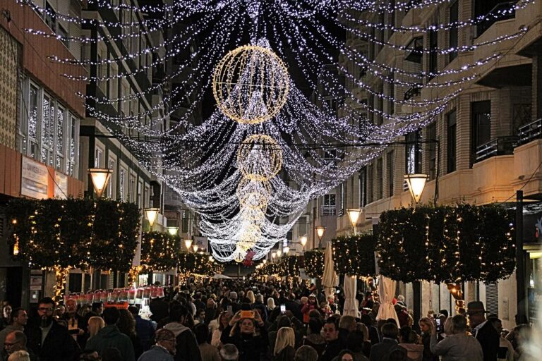 Torrevieja licita por 760.869 euros el alumbrado ornamental de sus principales fiestas y eventos