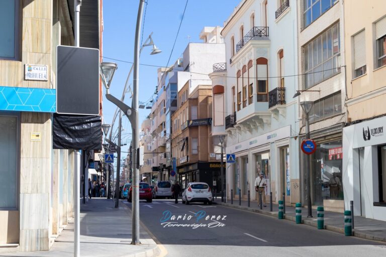 El Ayuntamiento permitirá aparcar en la calle Ramón Gallud desde este lunes