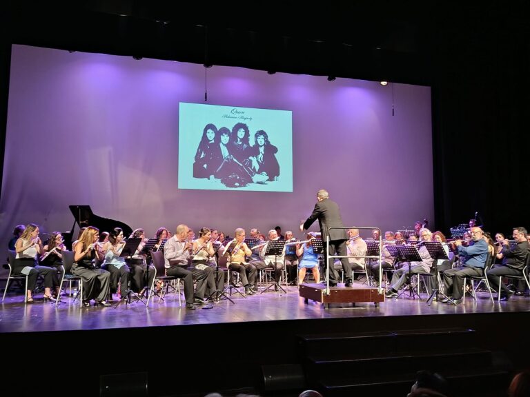 LA ORQUESTA DE FLAUTAS CASANOVAS TRIUNFA CON SU CONCIERTO EN EL TEATRO DE TORREVIEJA