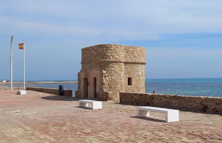 SUEÑA TORREVIEJA PROPONE UNA ACTUACIÓN INTEGRAL PARA RECUPERAR Y PONER EN VALOR LA PLAZA DEL EMBARCADERO DE LA MATA