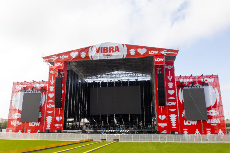 Low Festival arranca mañana en Torrevieja con Kasabian, Love of Lesbian, The Hives, Dani Fernández y más de 50 artistas