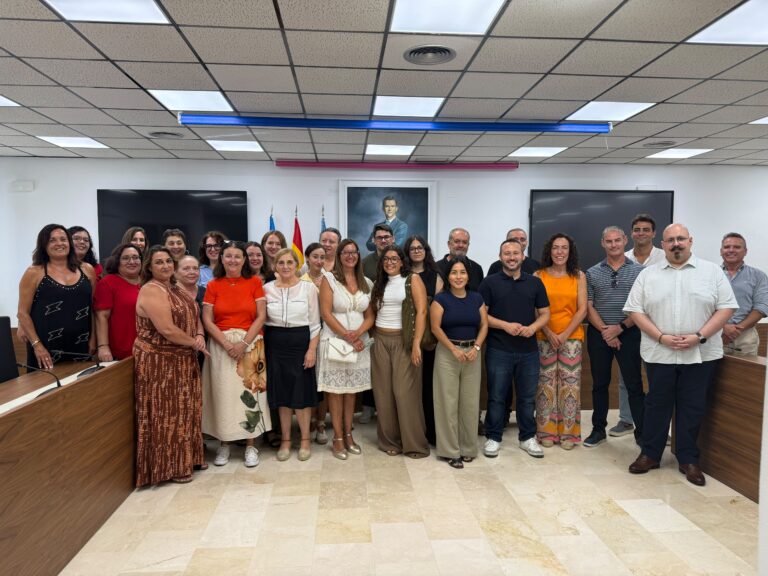 Torrevieja impulsa el empleo con la contratación de 55 personas desempleadas gracias a seis programas municipales