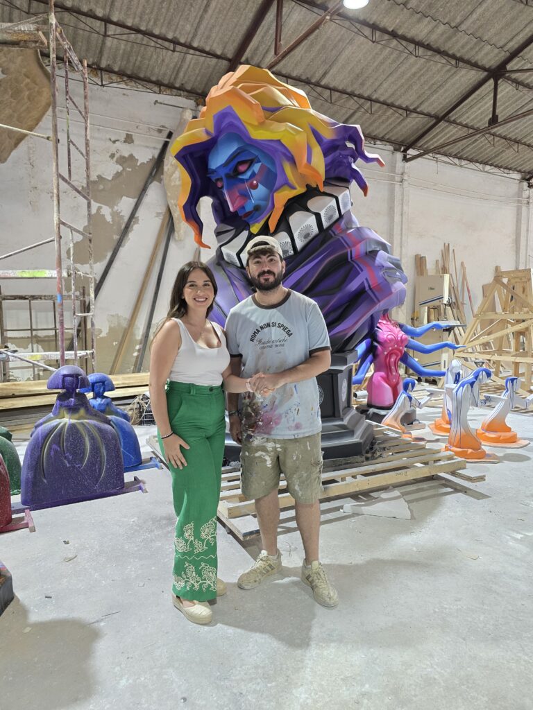 La Hoguera Molinos del Calvario formaliza su contrato con Antonio Benavente para las Hogueras 2027 