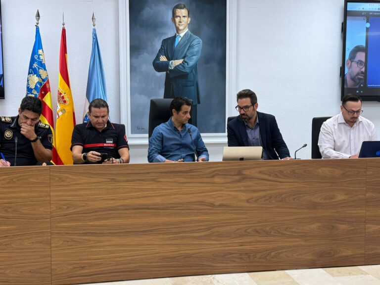 Torrevieja suspende desde las 14:00 horas las actividades al aire libre y cierra parques y jardines por el aviso naranja